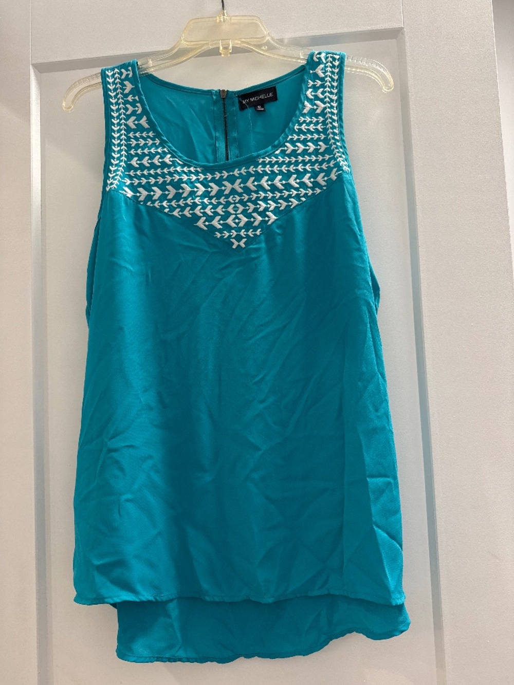 Women’s flowy sleeveless loose fit top